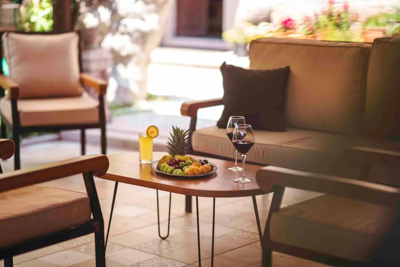 Cunda Tas Konak Otel Ayvalı Hotel